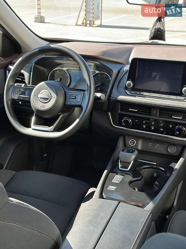 Внедорожник / Кроссовер Nissan Rogue 2023 в 