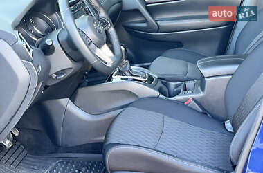 Внедорожник / Кроссовер Nissan Rogue 2018 в 