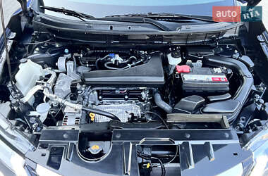 Внедорожник / Кроссовер Nissan Rogue 2018 в 