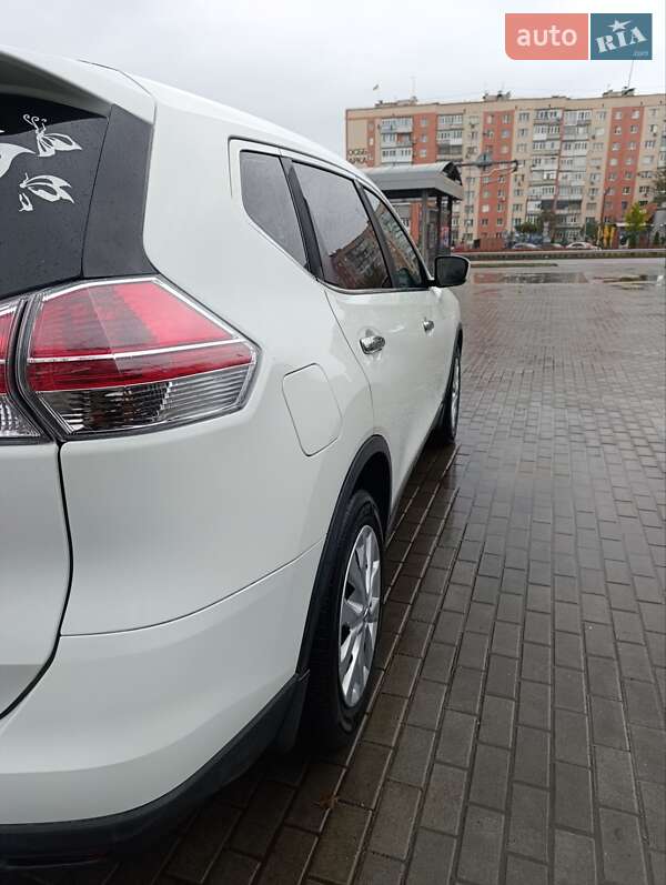 Внедорожник / Кроссовер Nissan Rogue 2016 в Александрие