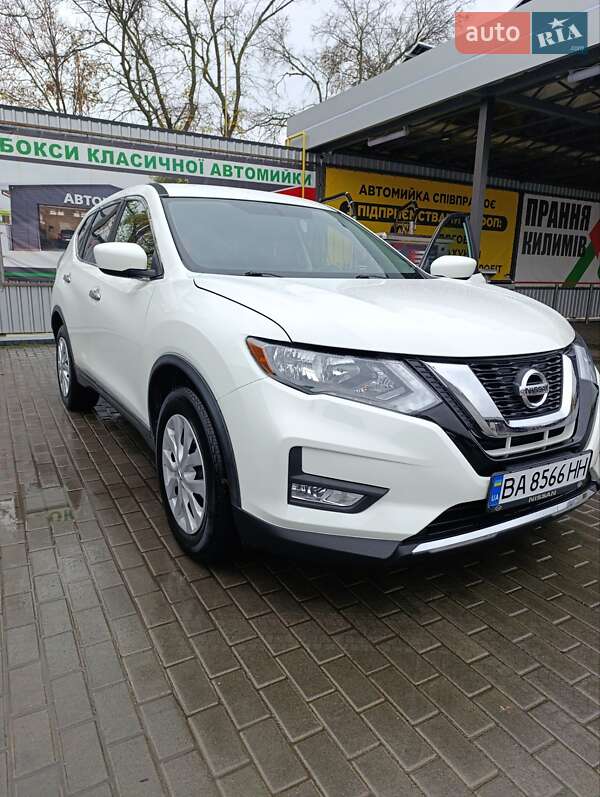 Внедорожник / Кроссовер Nissan Rogue 2016 в Александрие