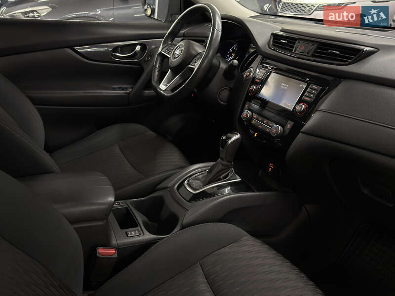 Позашляховик / Кросовер Nissan Rogue 2017 в Миколаєві