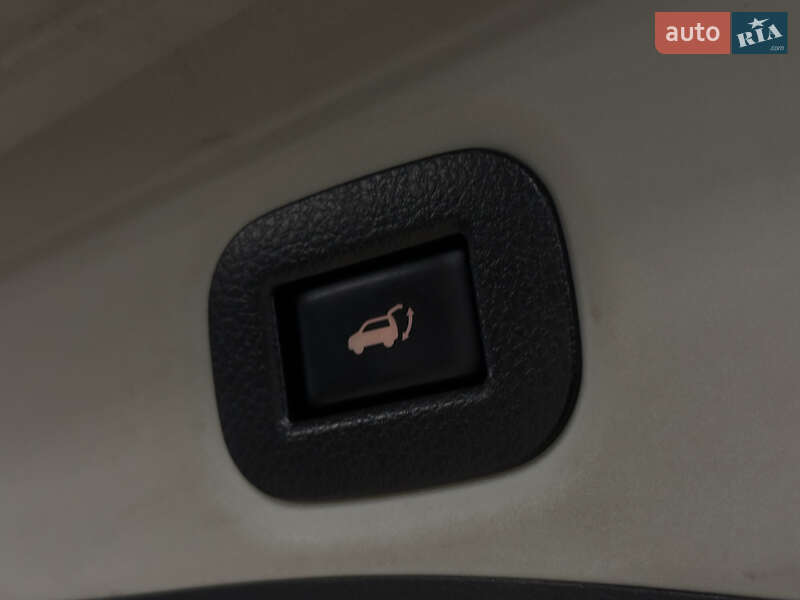 Позашляховик / Кросовер Nissan Rogue 2017 в Миколаєві