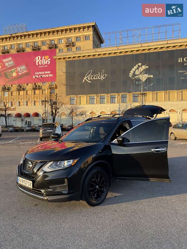 Внедорожник / Кроссовер Nissan Rogue 2017 в Глинном