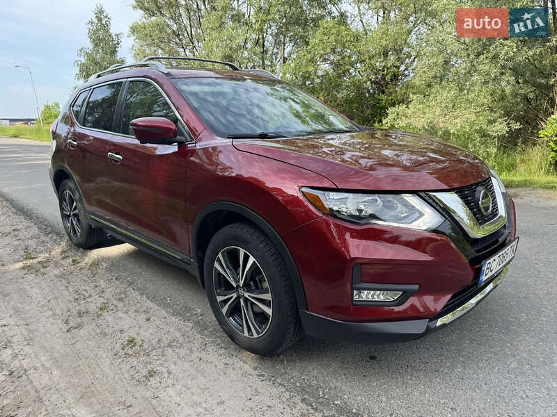 Внедорожник / Кроссовер Nissan Rogue 2017 в Львове