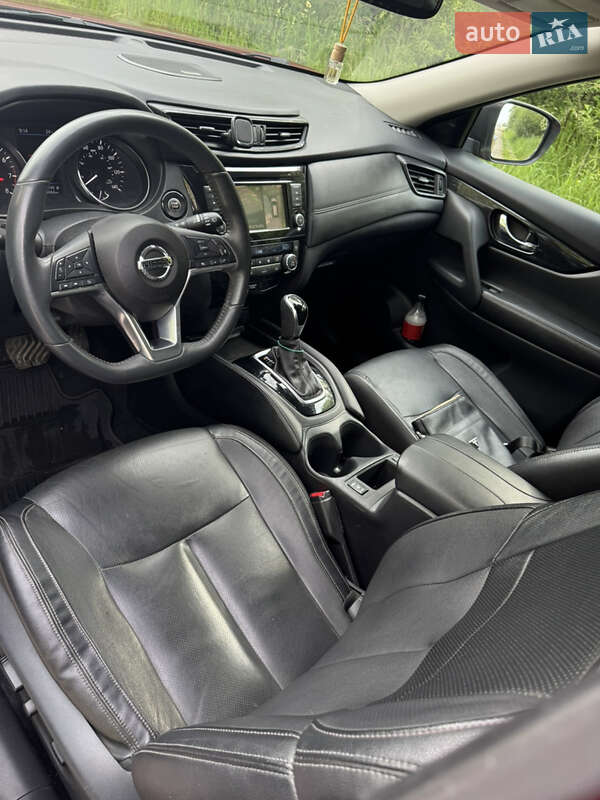 Внедорожник / Кроссовер Nissan Rogue 2017 в Львове