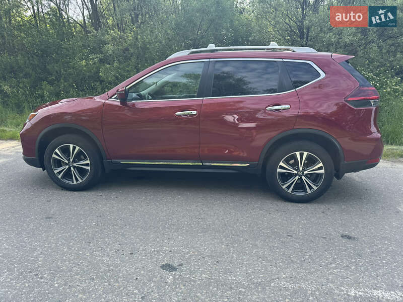 Внедорожник / Кроссовер Nissan Rogue 2017 в Львове