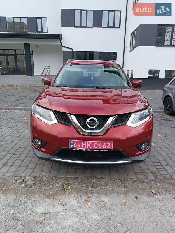 Внедорожник / Кроссовер Nissan Rogue 2016 в Маневичах