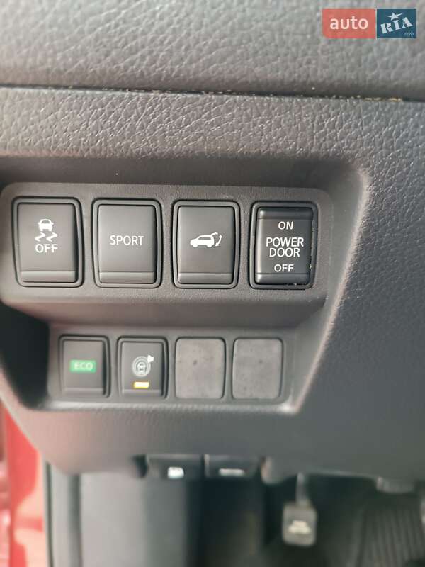 Внедорожник / Кроссовер Nissan Rogue 2016 в Маневичах