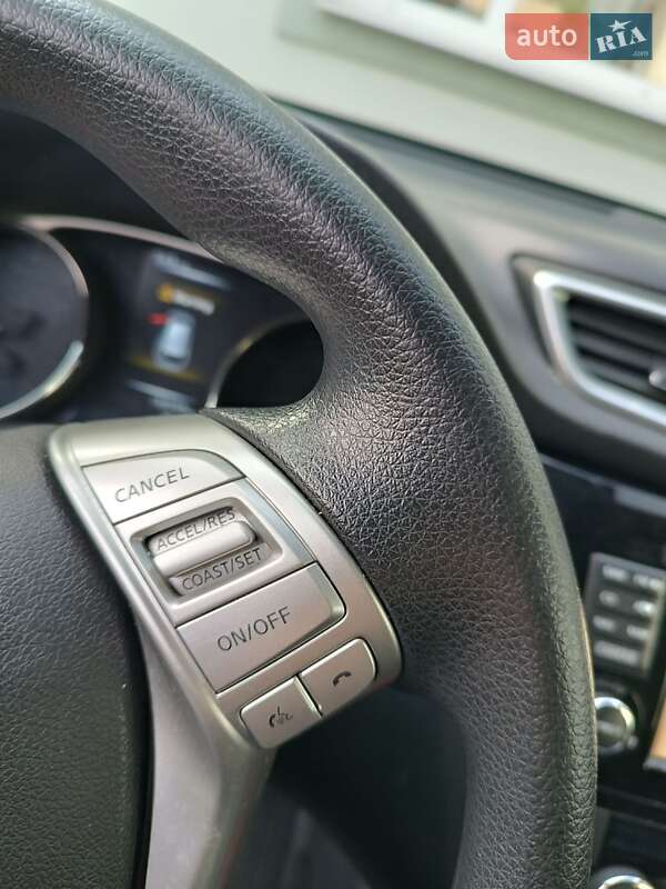 Внедорожник / Кроссовер Nissan Rogue 2016 в Маневичах