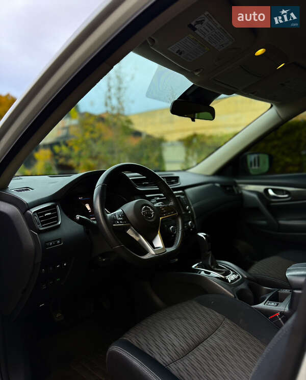 Внедорожник / Кроссовер Nissan Rogue 2018 в Ромнах