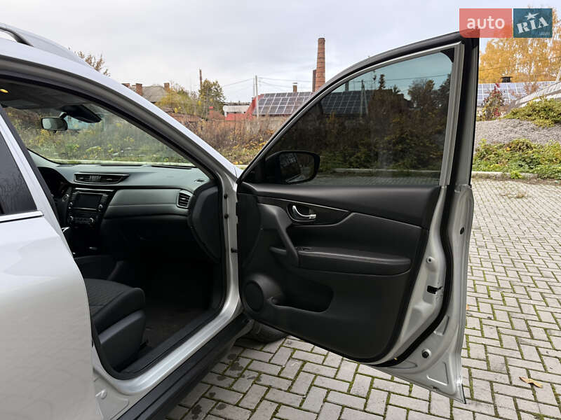 Внедорожник / Кроссовер Nissan Rogue 2018 в Ромнах