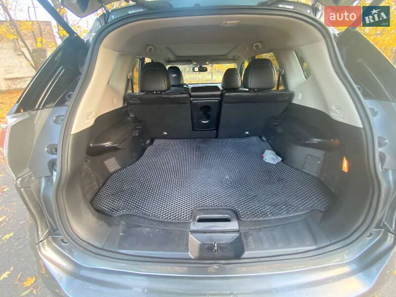 Внедорожник / Кроссовер Nissan Rogue 2015 в Гайвороне