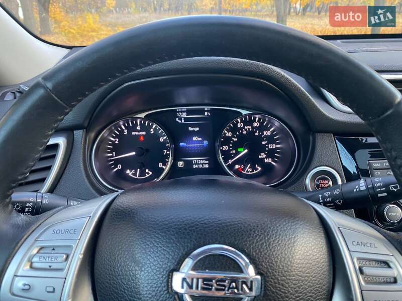 Внедорожник / Кроссовер Nissan Rogue 2015 в Гайвороне