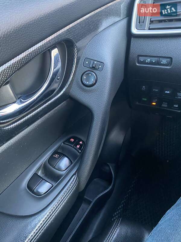 Внедорожник / Кроссовер Nissan Rogue 2015 в Гайвороне