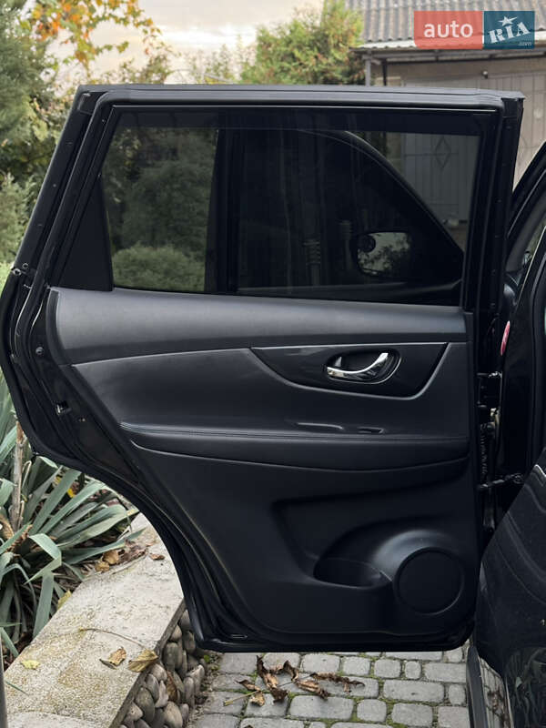 Внедорожник / Кроссовер Nissan Rogue 2017 в Мельнице-Подольской