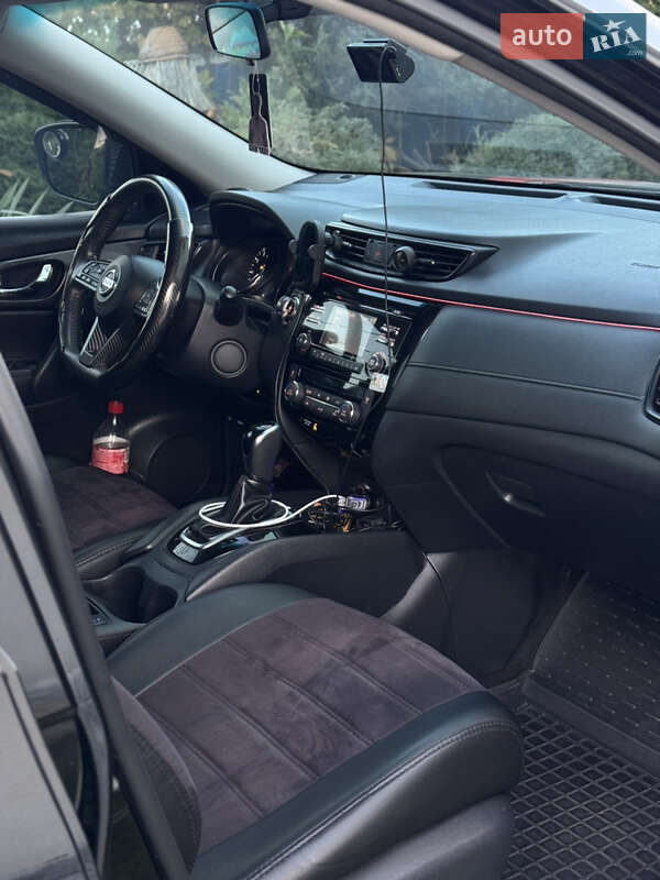 Внедорожник / Кроссовер Nissan Rogue 2017 в Мельнице-Подольской