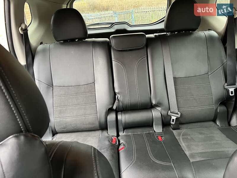 Позашляховик / Кросовер Nissan Rogue 2016 в Кременчуці