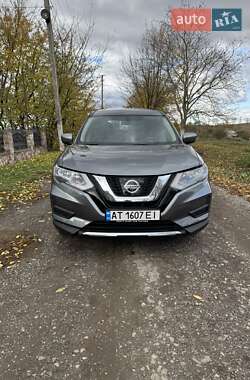 Позашляховик / Кросовер Nissan Rogue 2017 в Чорткові
