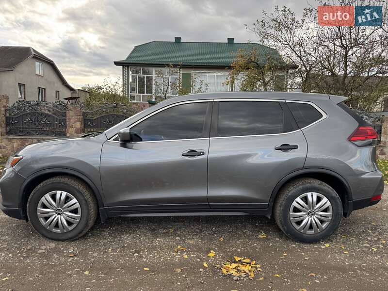 Позашляховик / Кросовер Nissan Rogue 2017 в Чорткові
