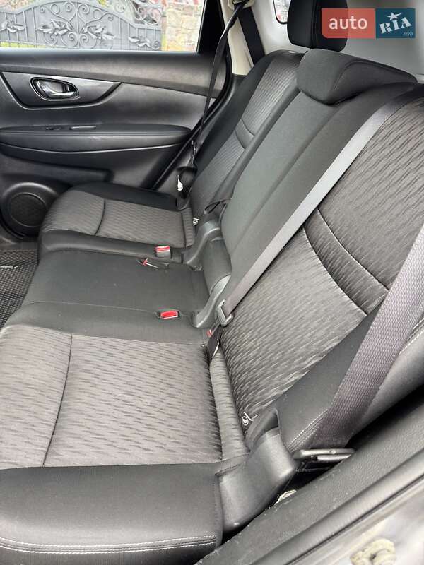 Позашляховик / Кросовер Nissan Rogue 2017 в Чорткові