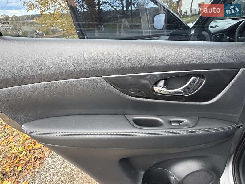 Позашляховик / Кросовер Nissan Rogue 2017 в Чорткові