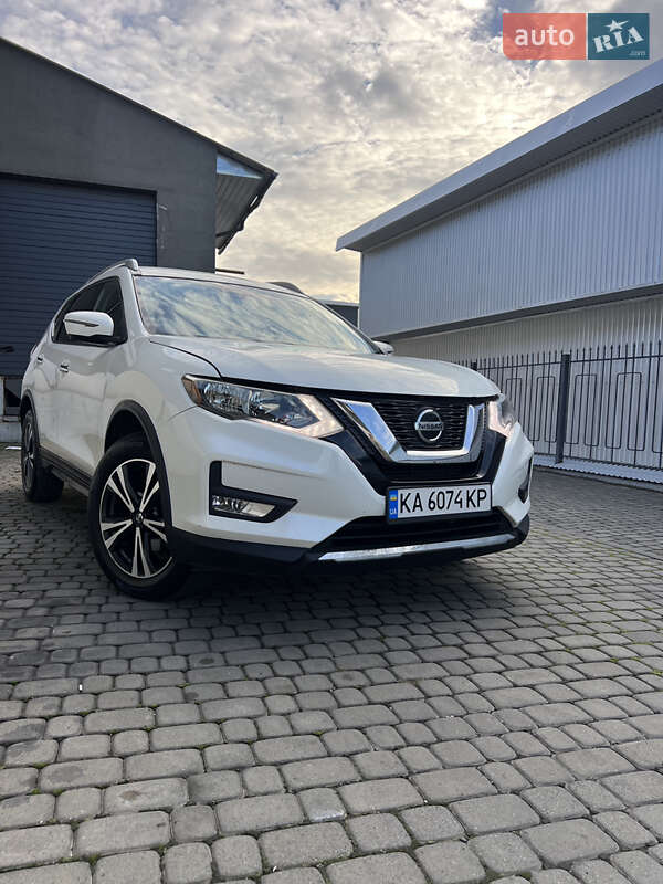 Внедорожник / Кроссовер Nissan Rogue 2019 в Киеве