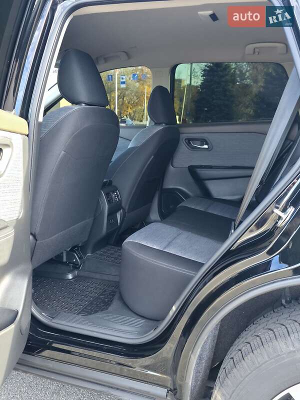 Внедорожник / Кроссовер Nissan Rogue 2023 в Киеве