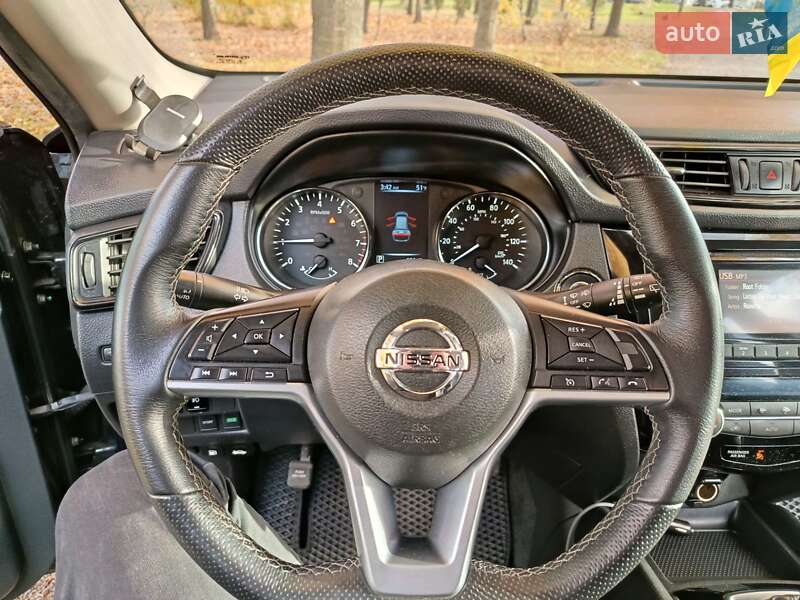 Внедорожник / Кроссовер Nissan Rogue 2016 в Хмельницком