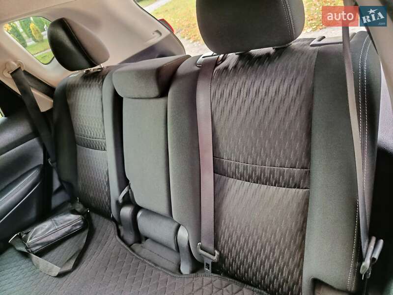 Внедорожник / Кроссовер Nissan Rogue 2016 в Хмельницком