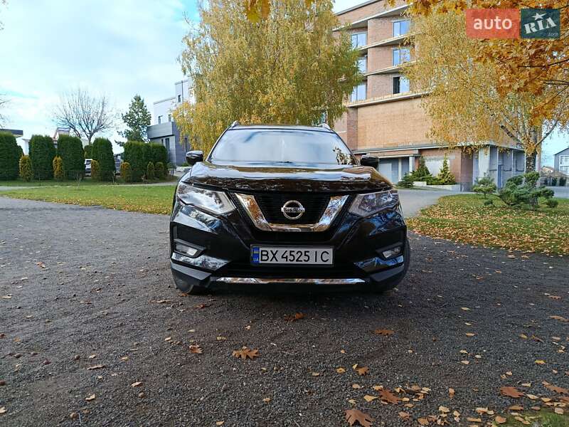 Внедорожник / Кроссовер Nissan Rogue 2016 в Хмельницком