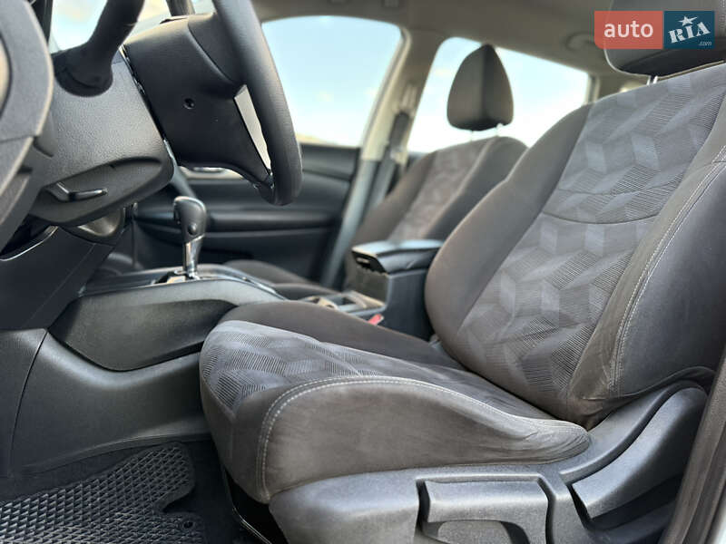 Позашляховик / Кросовер Nissan Rogue 2015 в Івано-Франківську