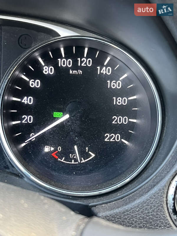 Позашляховик / Кросовер Nissan Rogue 2015 в Лубнах