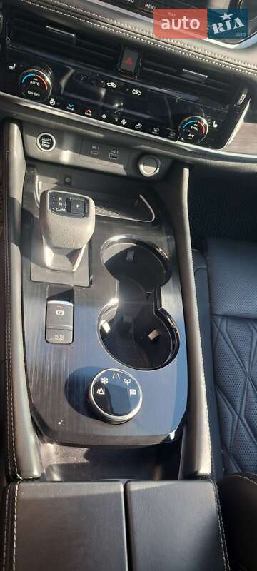 Позашляховик / Кросовер Nissan Rogue 2023 в Львові