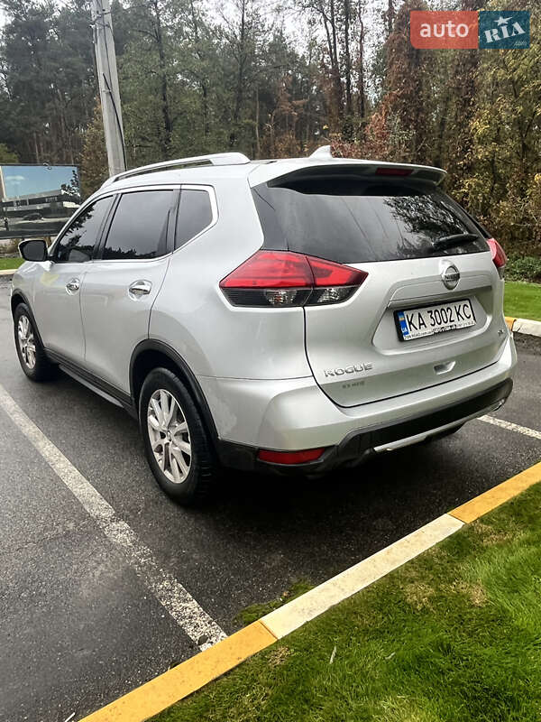 Внедорожник / Кроссовер Nissan Rogue 2016 в Ирпене