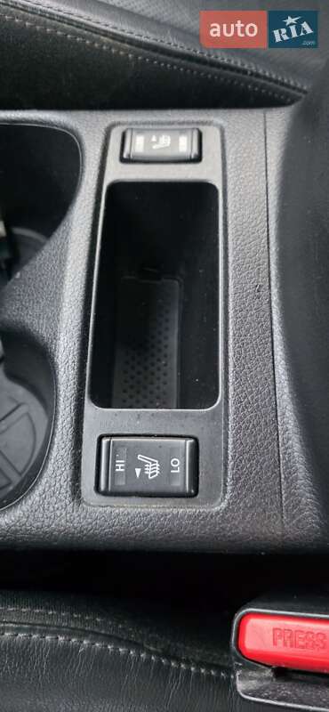 Внедорожник / Кроссовер Nissan Rogue 2014 в Киеве