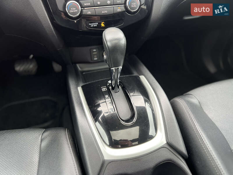 Внедорожник / Кроссовер Nissan Rogue 2016 в Киеве