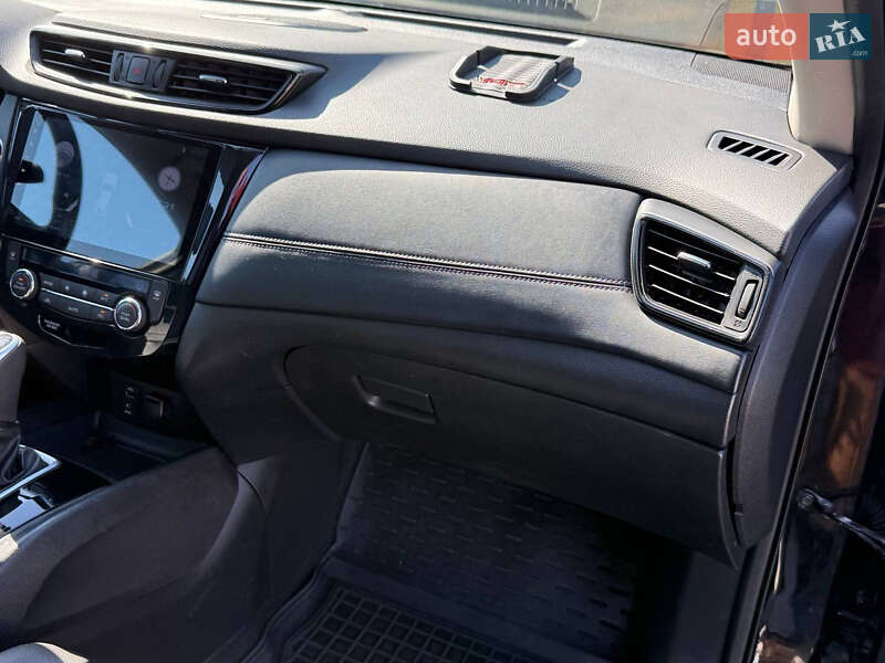 Внедорожник / Кроссовер Nissan Rogue 2018 в Стрые