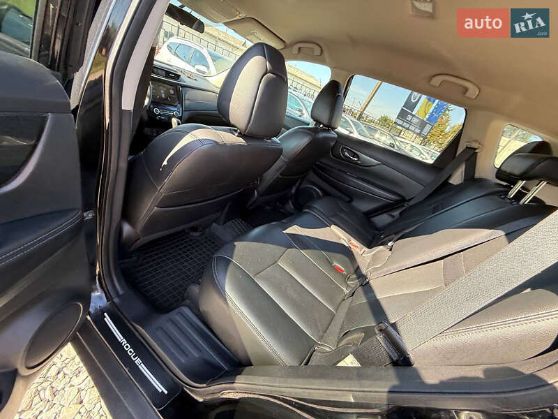 Внедорожник / Кроссовер Nissan Rogue 2018 в Стрые