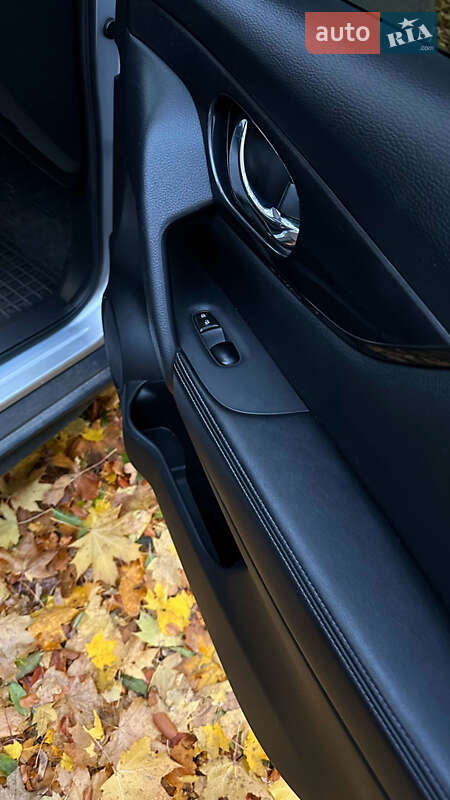 Позашляховик / Кросовер Nissan Rogue 2016 в Тернополі фото 12 Позашляховик / Кросовер Nissan Rogue 2016 в Тернополі