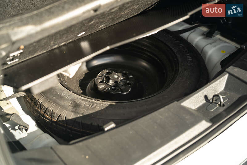 Позашляховик / Кросовер Nissan Rogue 2015 в Чернівцях