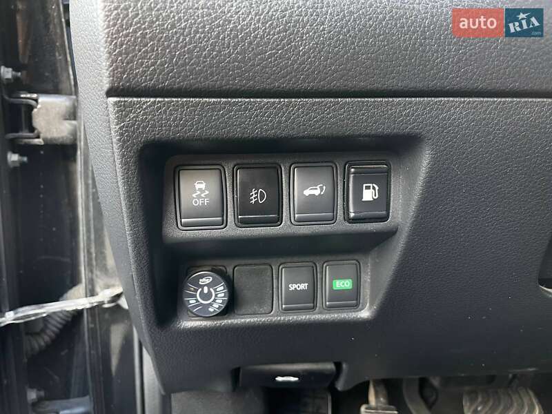 Позашляховик / Кросовер Nissan Rogue 2017 в Києві