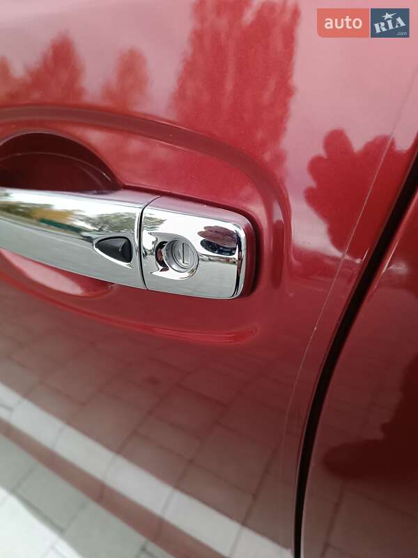 Позашляховик / Кросовер Nissan Rogue 2016 в Сарнах