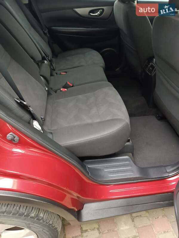 Позашляховик / Кросовер Nissan Rogue 2016 в Сарнах