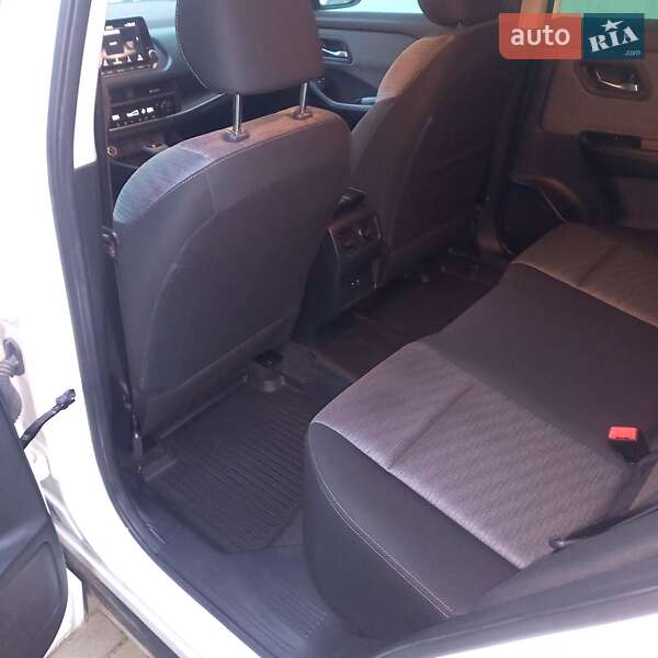 Внедорожник / Кроссовер Nissan Rogue 2023 в Львове