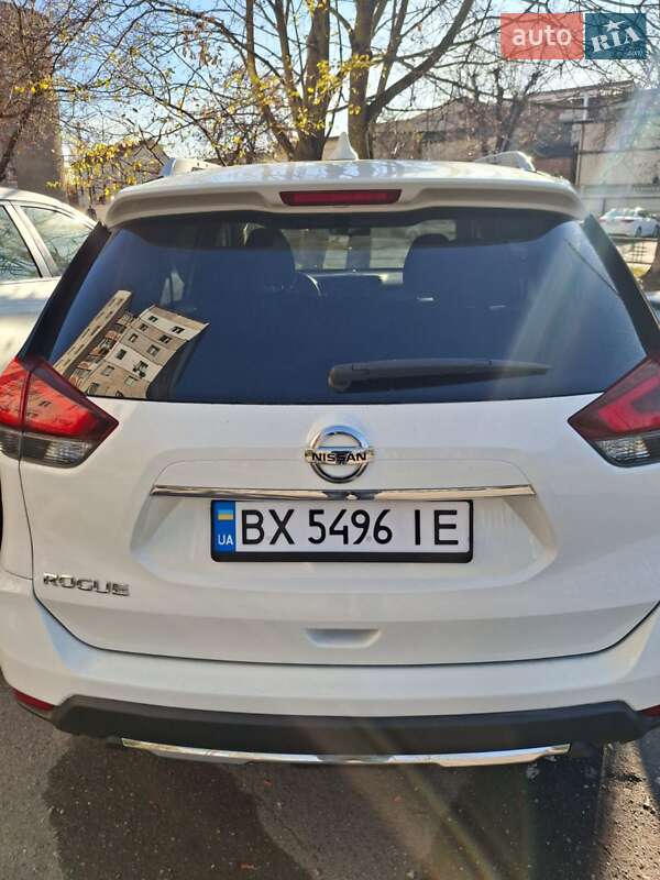 Внедорожник / Кроссовер Nissan Rogue 2017 в Хмельницком