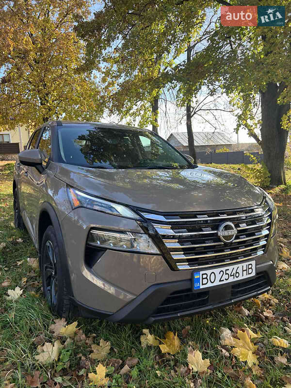 Внедорожник / Кроссовер Nissan Rogue 2024 в Тернополе