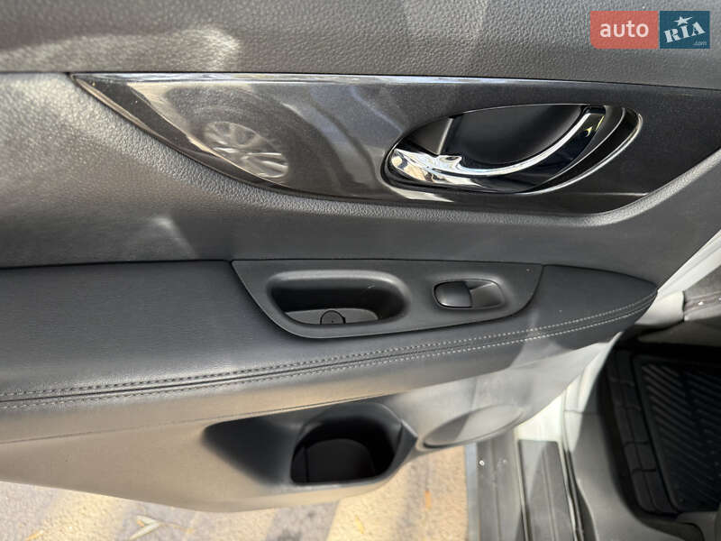 Внедорожник / Кроссовер Nissan Rogue 2019 в Ровно