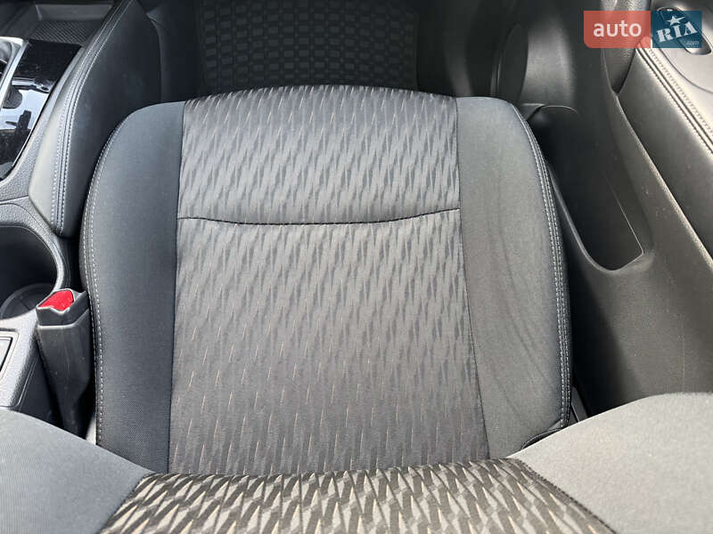 Позашляховик / Кросовер Nissan Rogue 2018 в Києві