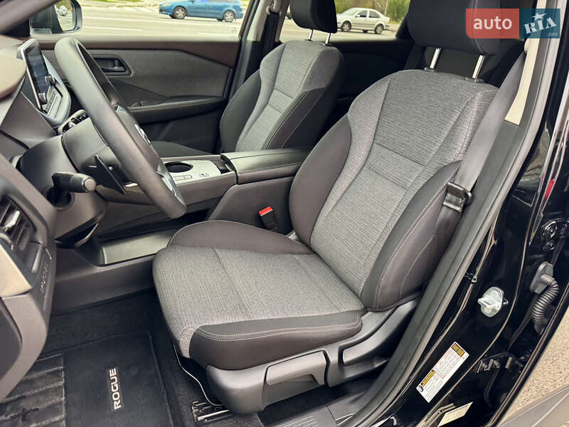 Внедорожник / Кроссовер Nissan Rogue 2021 в Киеве